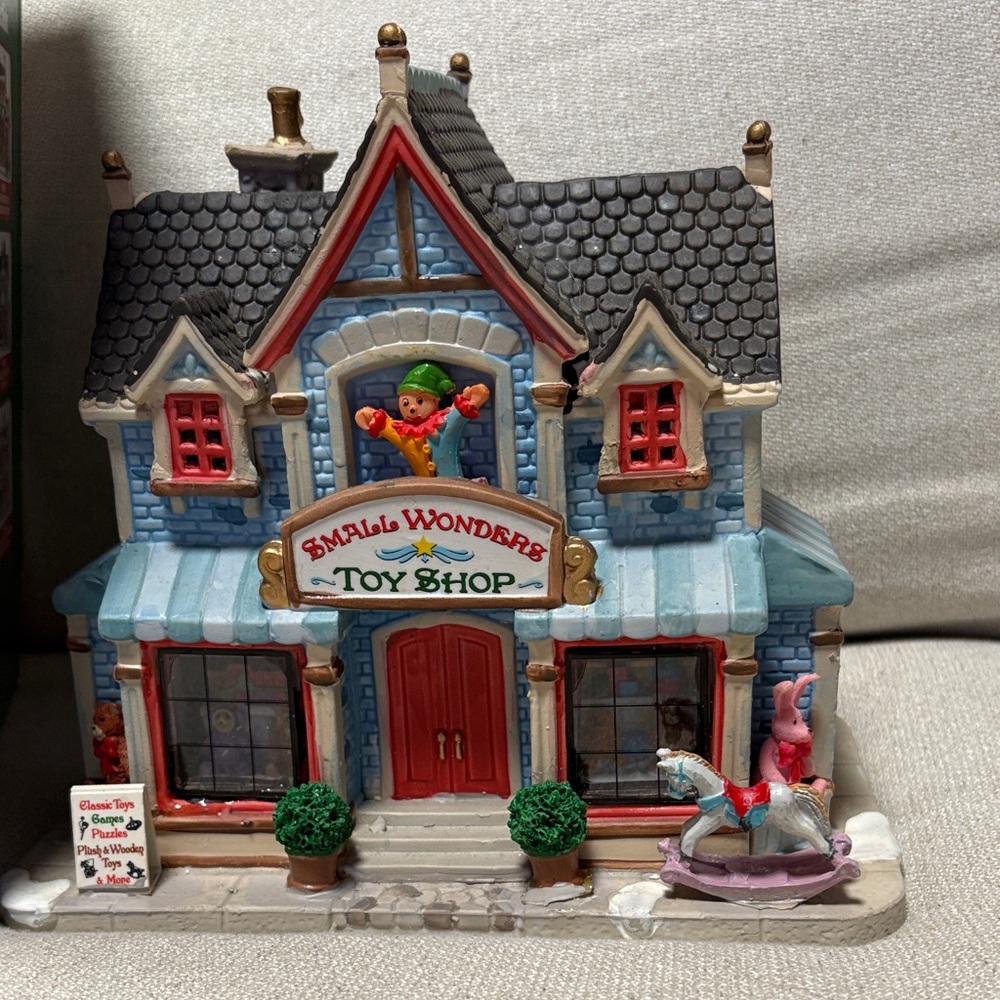 Small Wonders Holiday Toy Shop Coventry cove by Lemax